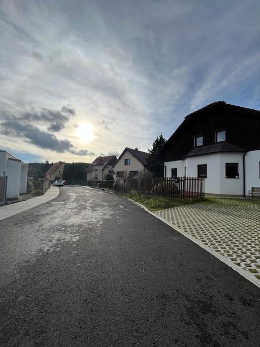 "Stone'S Throw" Krumlov 5 Min By Car, Lipno 15 Min By Car, 2 Bdrooms,Playroom Kajov Екстер'єр фото